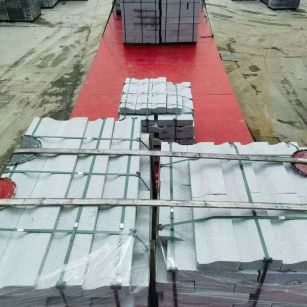 儋州 芝麻白仿形加直形路沿石出货日常