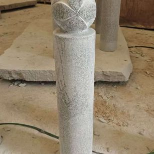 儋州 芝麻白花岗岩石材挡车石柱、停车柱、圆柱挡车柱、方柱挡车柱等