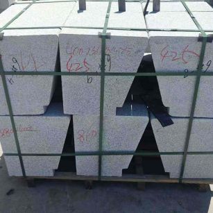 儋州 芝麻白异形坐凳，石凳