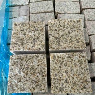 儋州 黄金麻花岗岩自然面小方块，弹石，马蹄石等