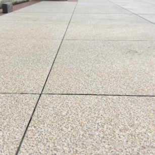 儋州 黄金麻花岗岩石板材荔枝面地面铺装效果