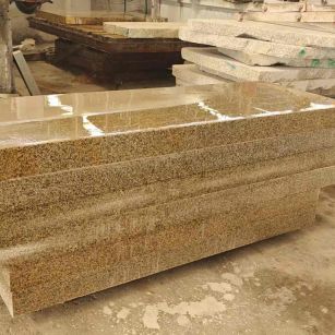 儋州 黄金麻栏杆料半成品加工中