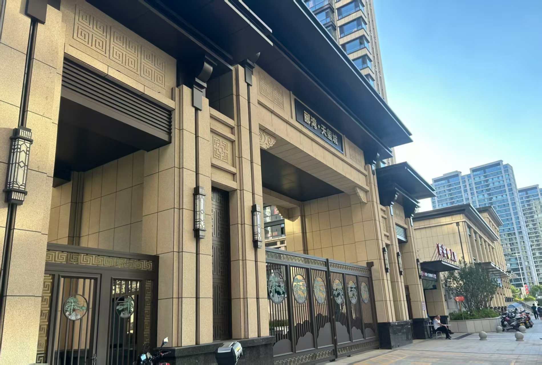 儋州 黄金麻花岗岩荔枝面小区门楼外墙干挂