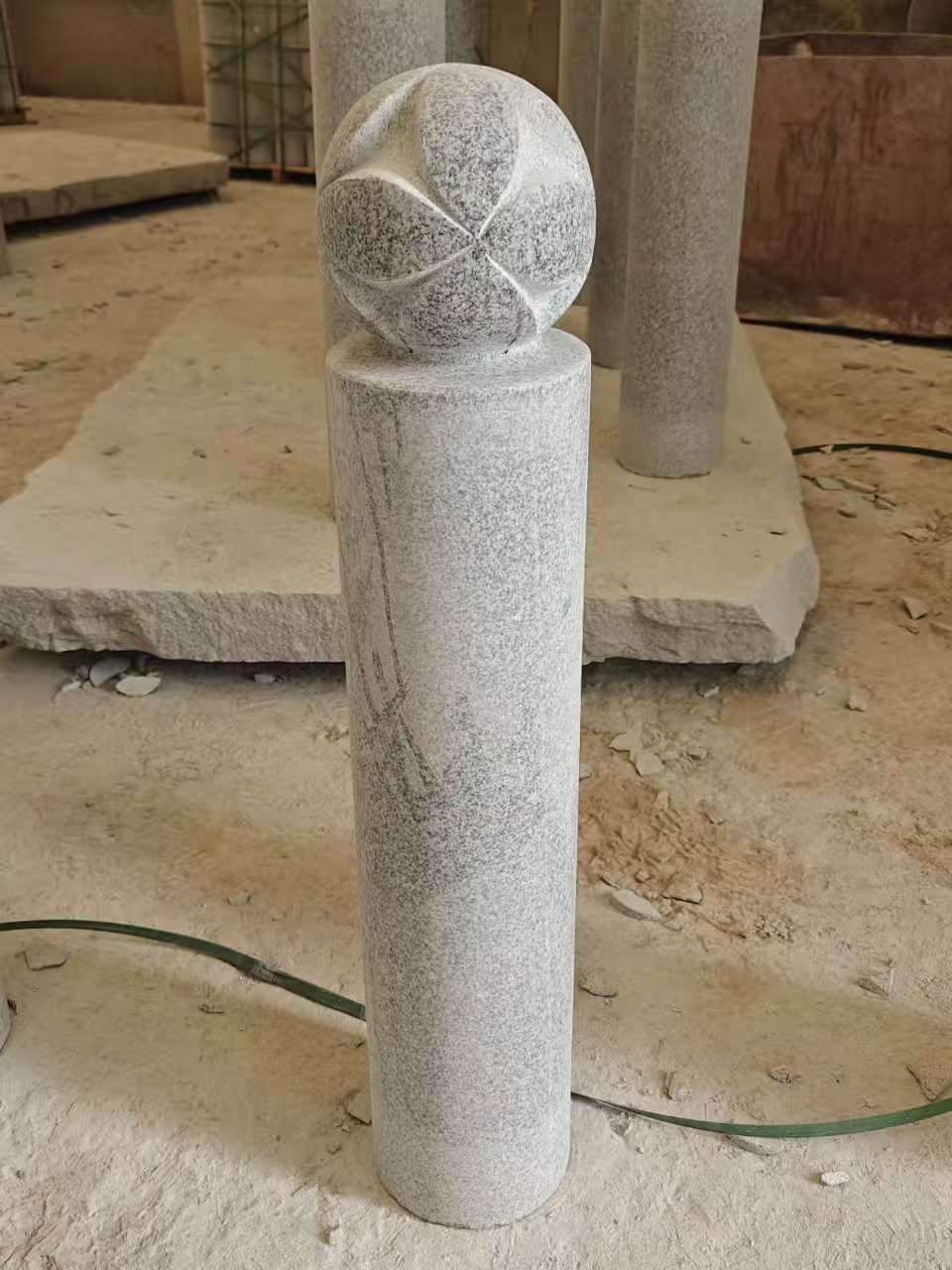 儋州 芝麻白花岗岩石材挡车石柱、停车柱、圆柱挡车柱、方柱挡车柱等