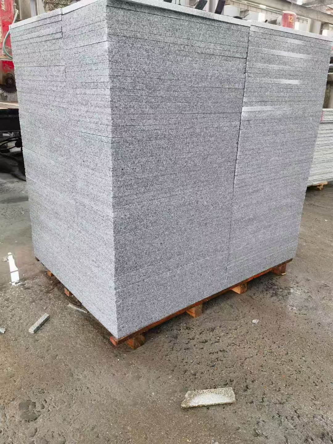 儋州 芝麻白火烧面1.8厚300*600地铺石，尺寸标准，厚薄均匀