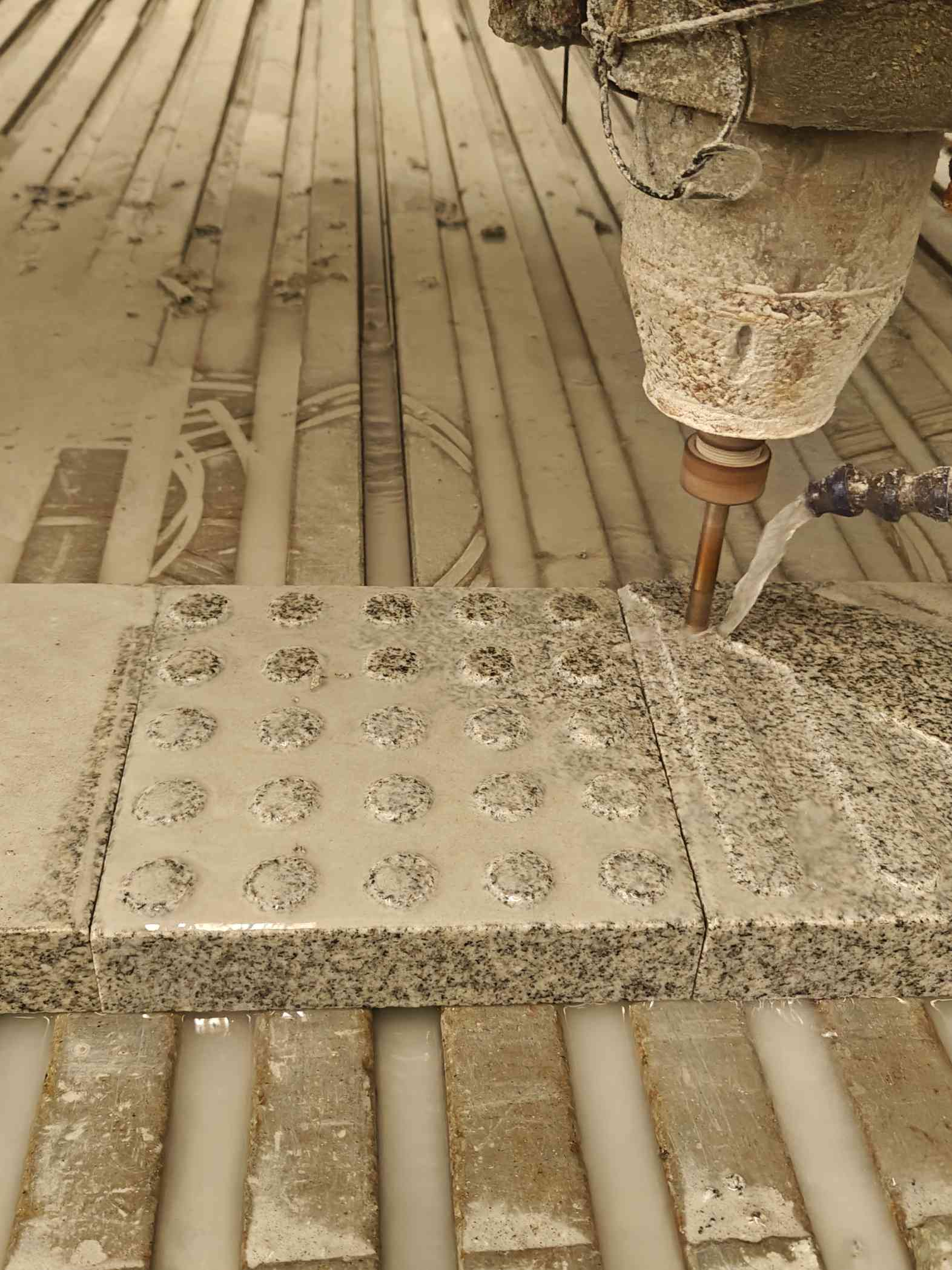 儋州 芝麻白花岗岩石材盲人石、盲道石、盲点石