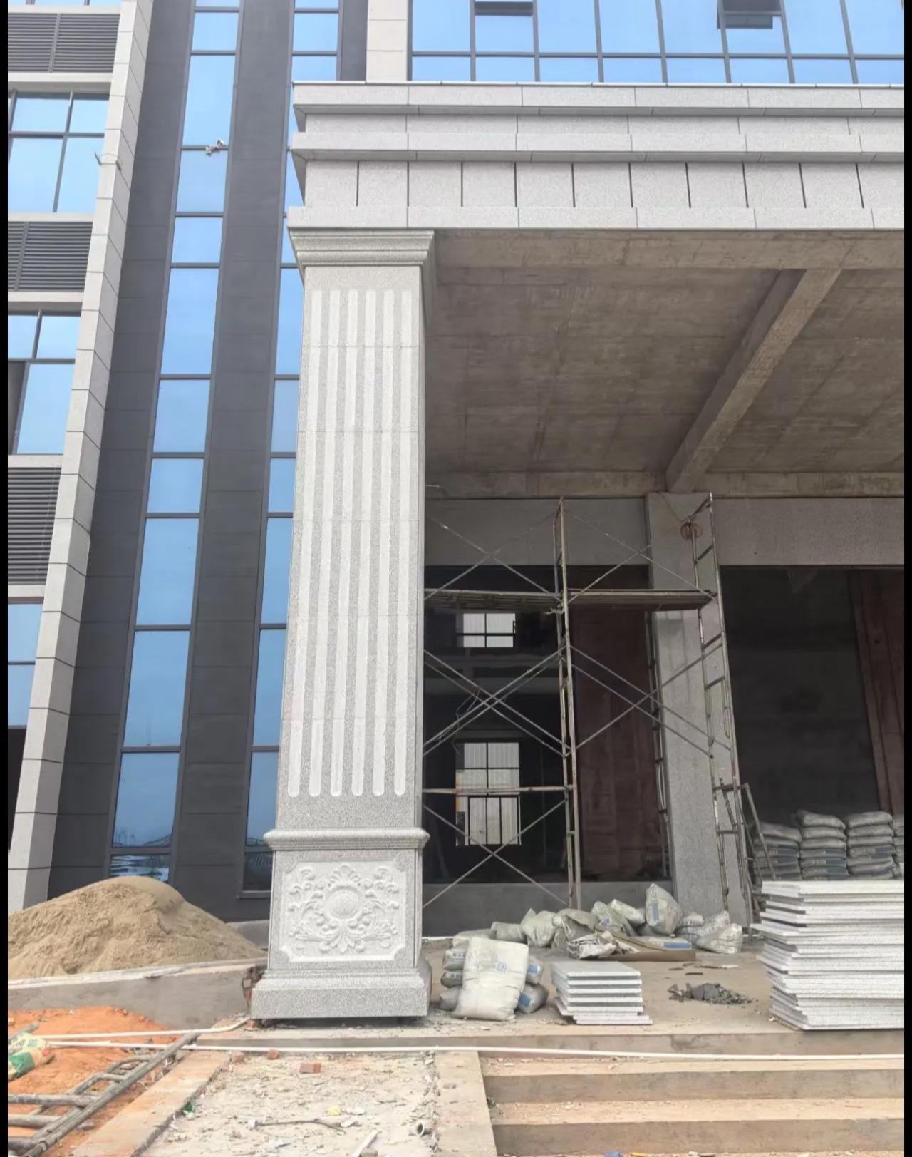 儋州 芝麻白光面花岗岩门楼大柱（罗马柱）配雕花底座