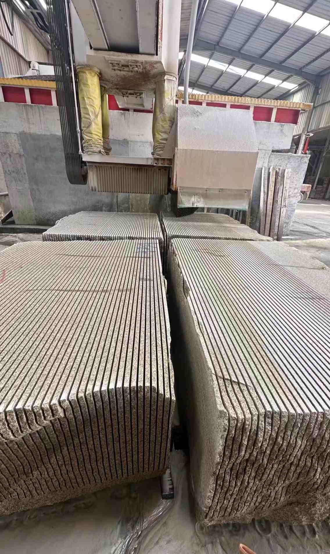 儋州 车间生产日常，黄金麻白麻花岗岩