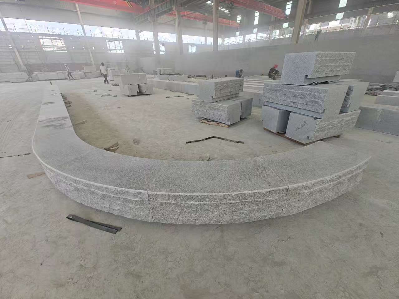 儋州 芝麻白异形坐凳，自然面光面弧形加工