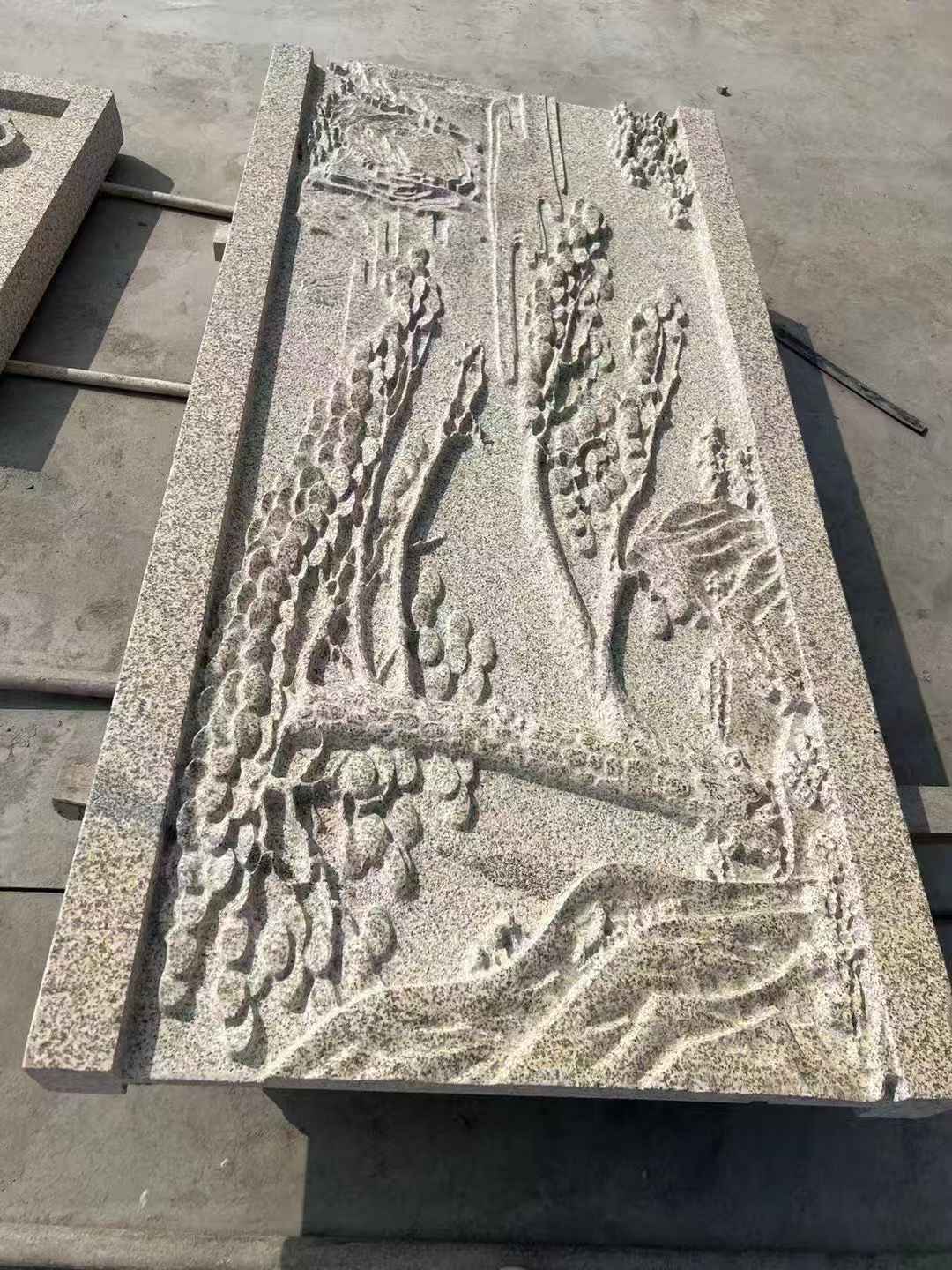 儋州 黄金麻雕刻板浮雕迎客松