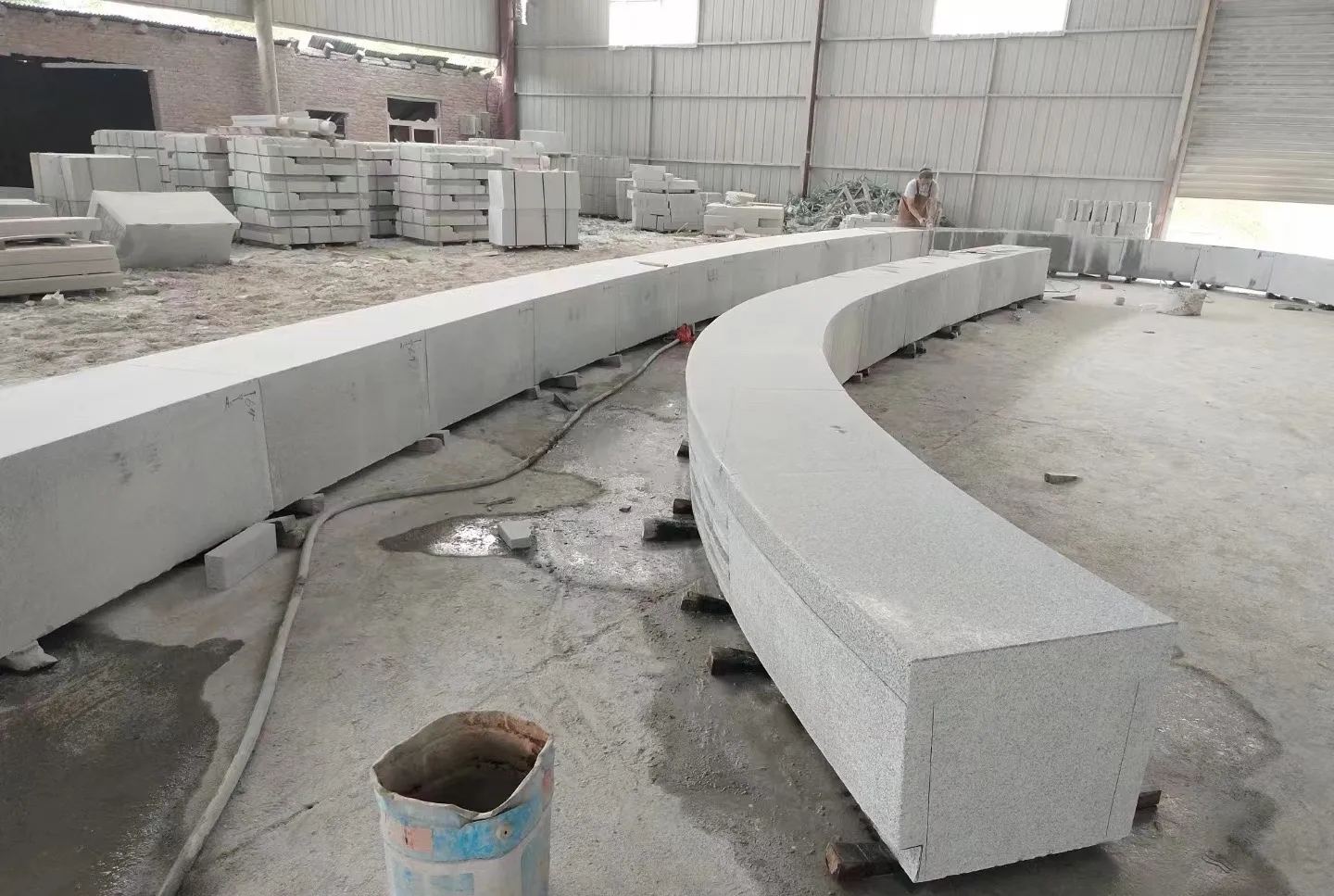 儋州芝麻白花岗岩石板材 园林光面弧形坐凳