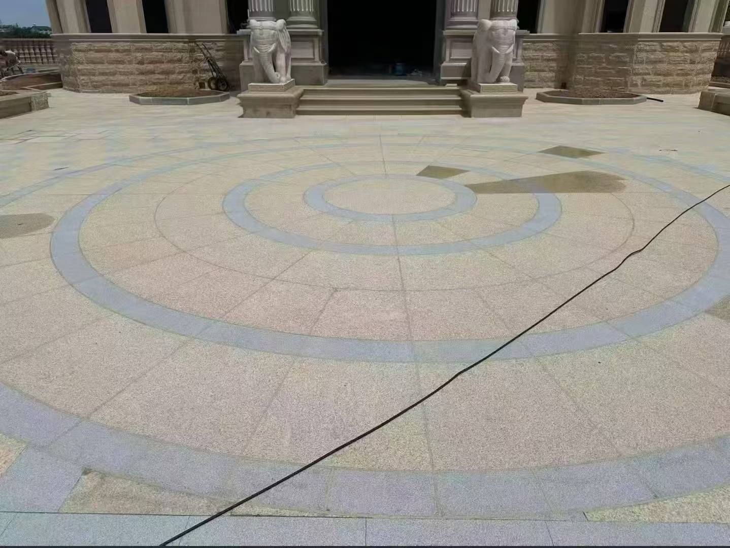 儋州 黄金麻芝麻灰花岗岩石材地铺拼接效果