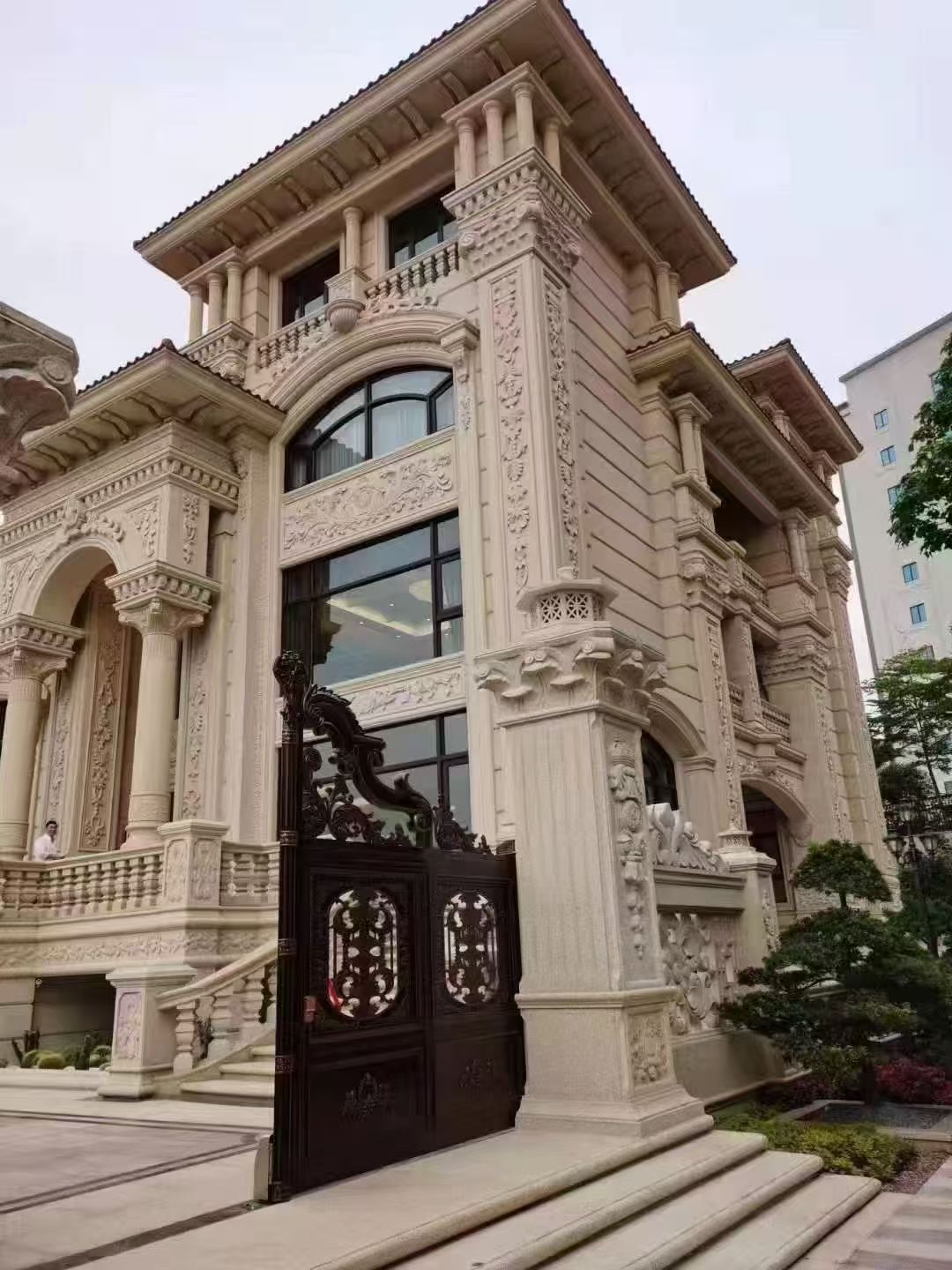 儋州 黄金麻花岗岩别墅外墙干挂效果展示