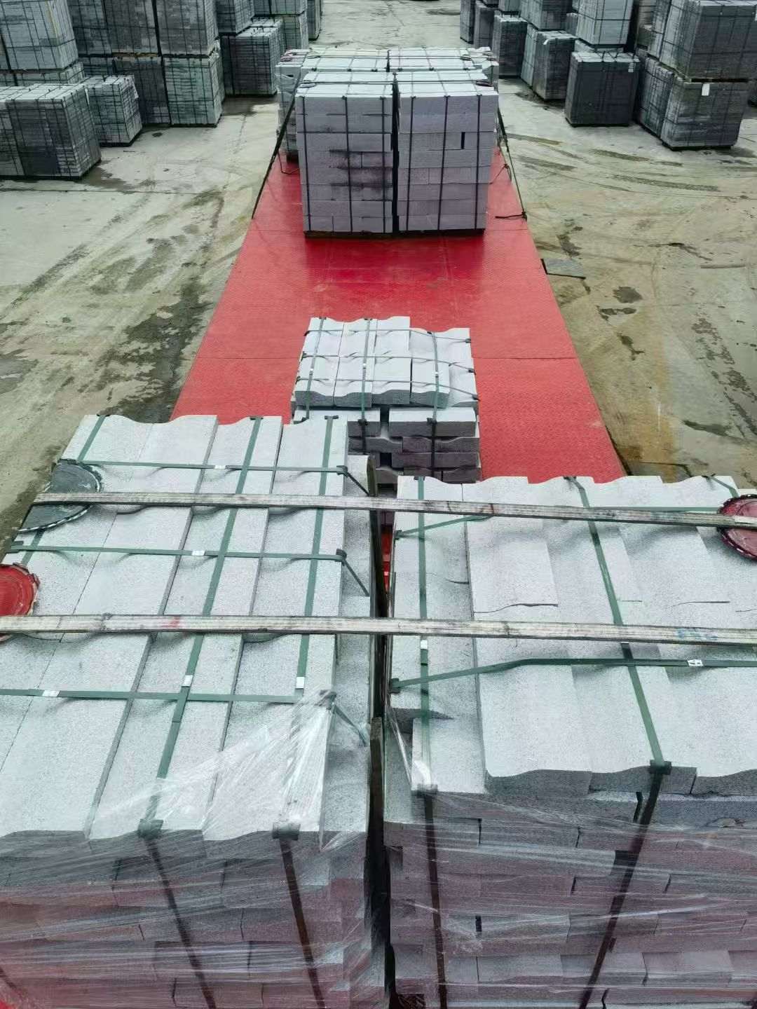 儋州 芝麻白仿形加直形路沿石出货日常