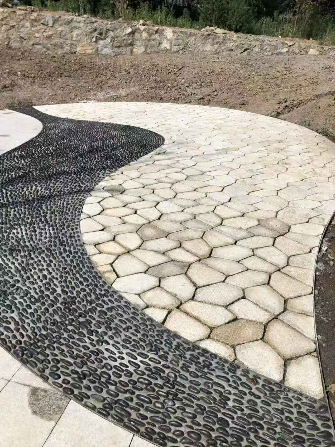 儋州 黄金麻冰裂纹地铺石工地铺装案例