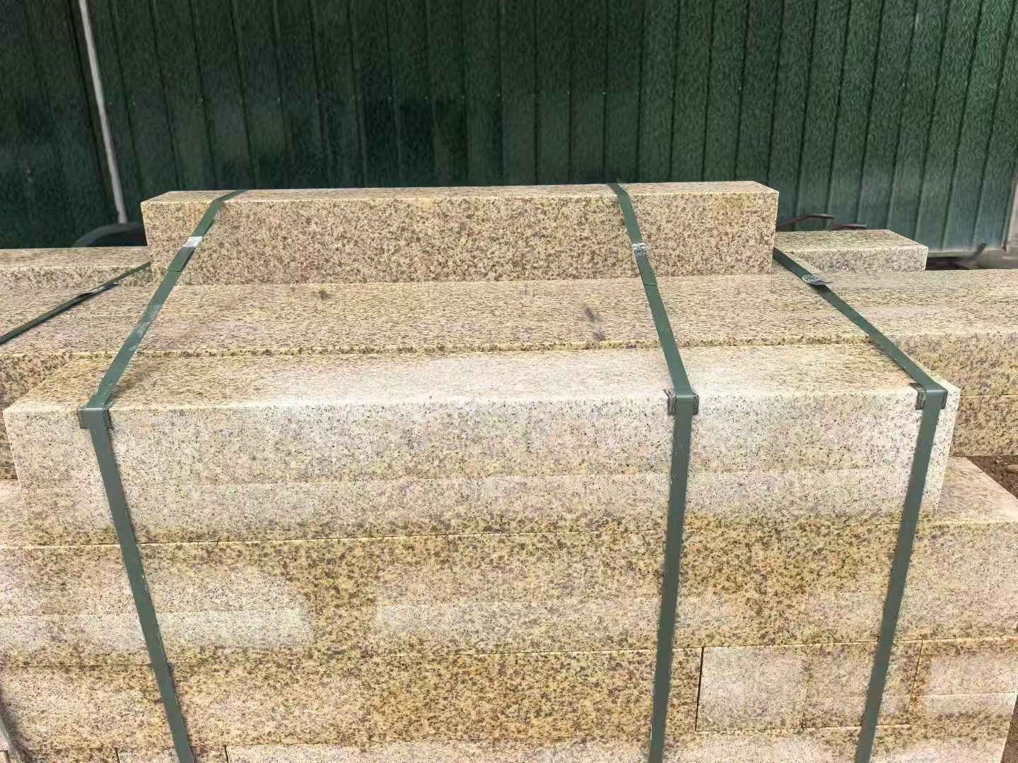 儋州 黄金麻花岗岩石材机切面栏杆料半成品