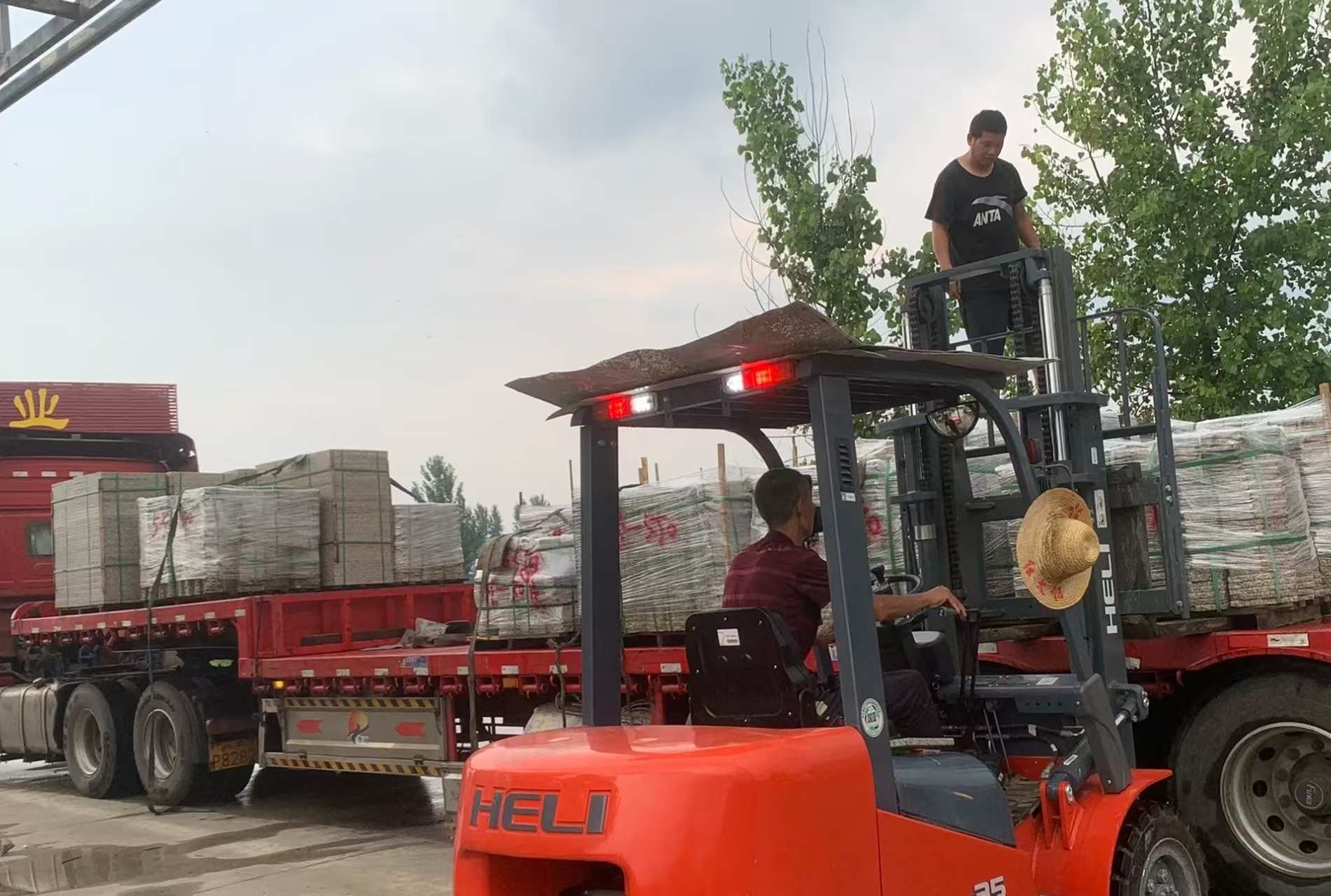 儋州 黄金麻冰裂纹，地铺石装车