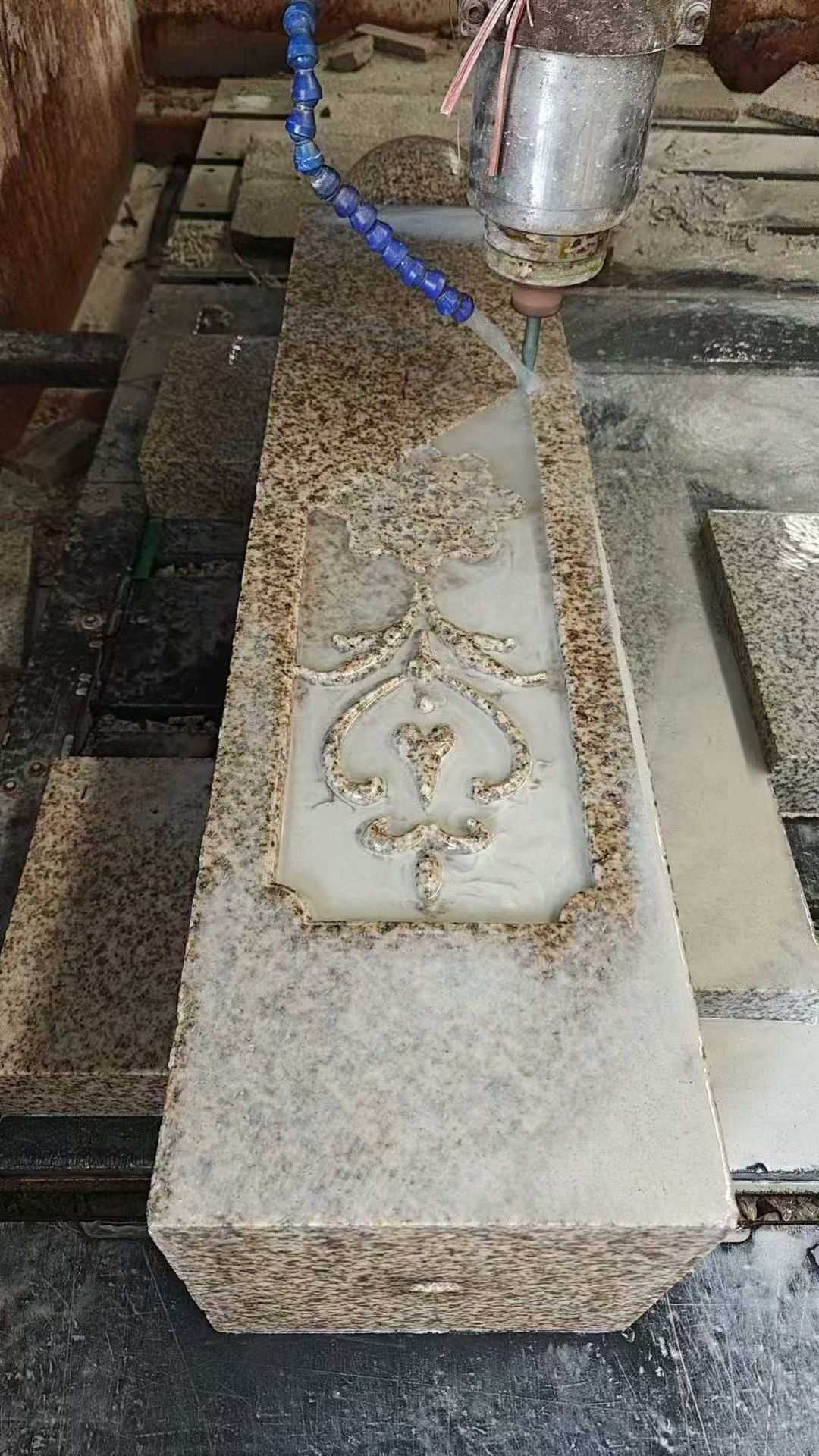 儋州 黄金麻花岗岩异形加工雕刻栏杆大柱