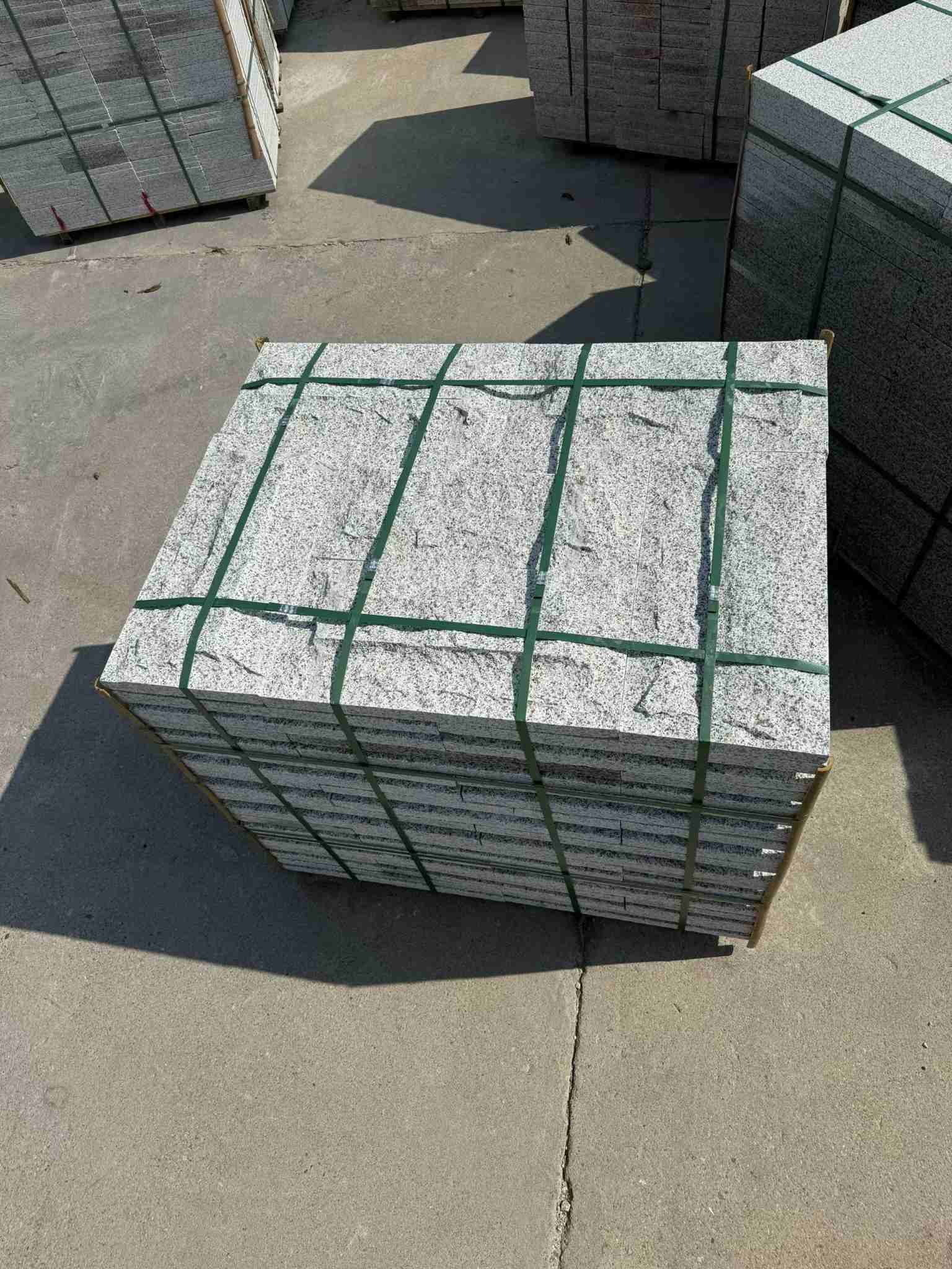 儋州 白麻花岗岩石材自然面蘑菇石成品