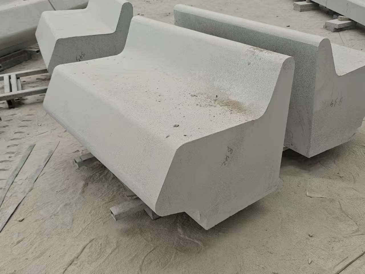 儋州 芝麻白花岗岩异形坐凳，石凳