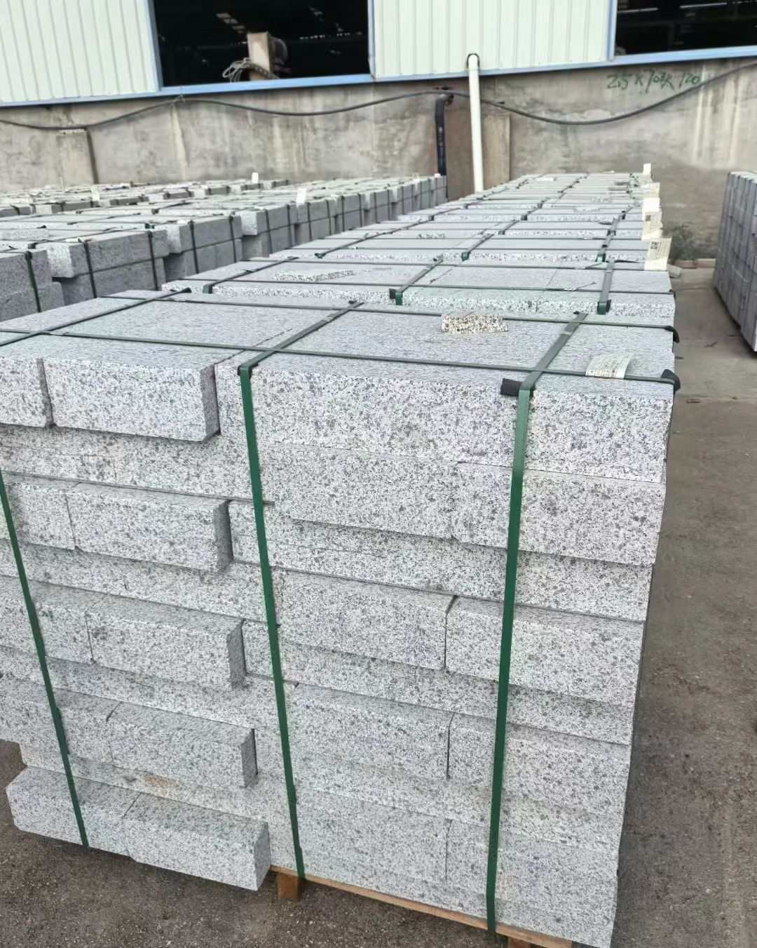 儋州 白麻花岗岩路沿石，弧形路沿石，道牙石，马路牙子，界石，路缘石，平沿石，直岩石，平缘石等