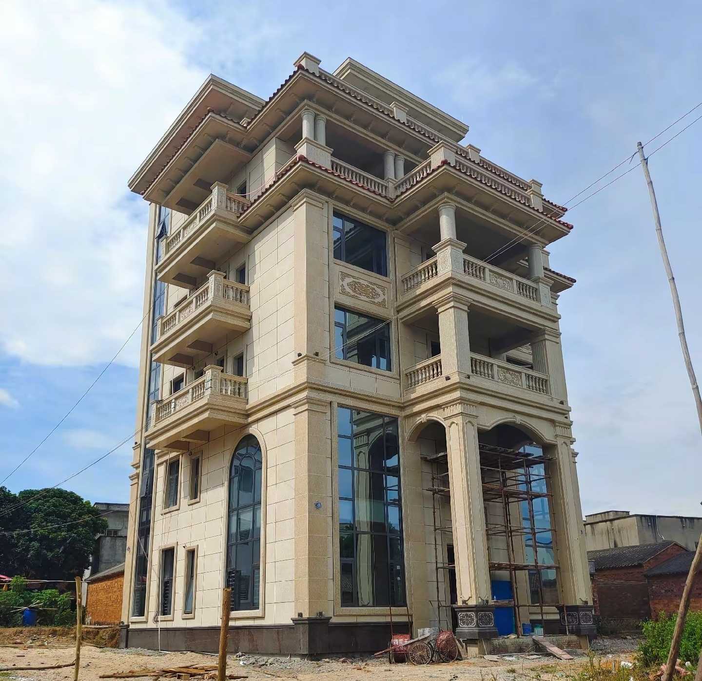 儋州 黄金麻花岗岩石材别墅外墙干挂搭配（雕花栏杆花瓶柱门楼罗马柱）